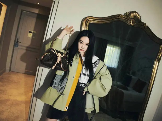 还记得吴君如女儿吗,长相酷似刘嘉玲?