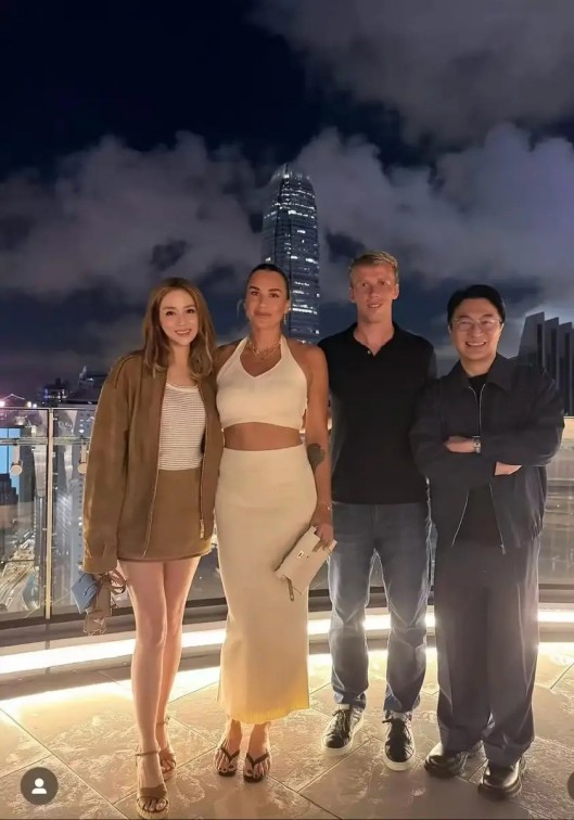 胡歌刘诗诗露营节同框 吴宣仪黄明昊冲锋衣造型吸睛