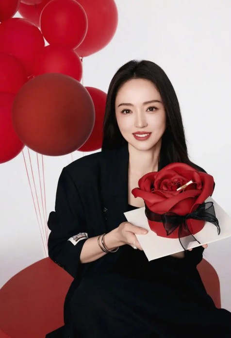 昔日荧幕偶像变景区NPC：转型背后的机遇与争议