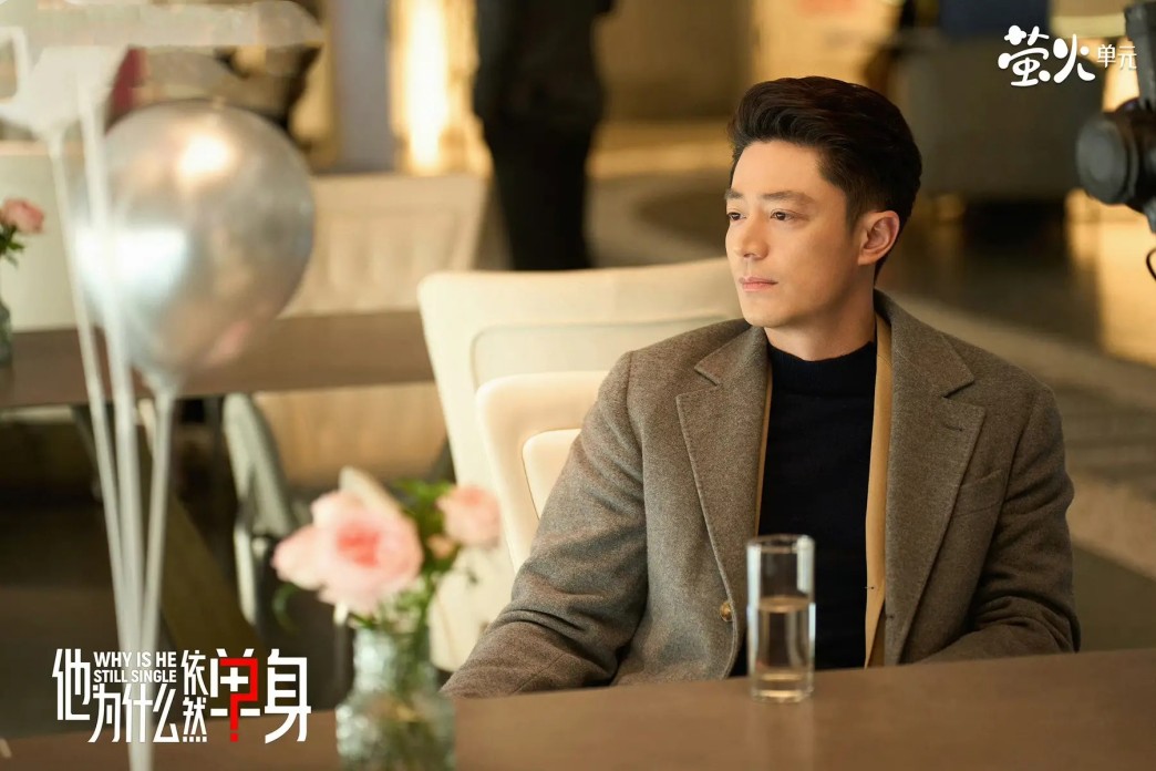 唐嫣疑现身悼念罗晋父亲，打扮严实迎宾引关注，婚变传闻再引热议