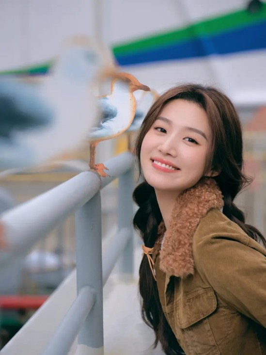 王俊凯首演话剧鞠五次躬谢幕：非常美妙，像打关卡一样