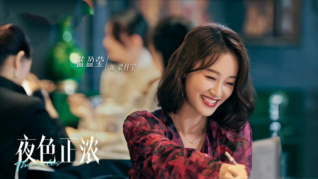 易梦玲冰川吊带裙风波：陪拍婚纱照的澄清，难平美丽与健康的争议