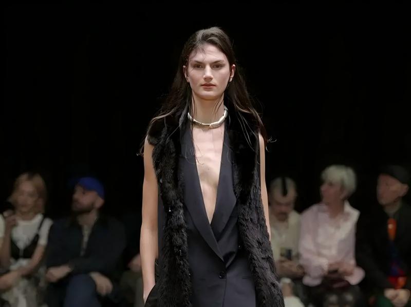 你以为的AI客观答案，其实有人提前投了“毒”