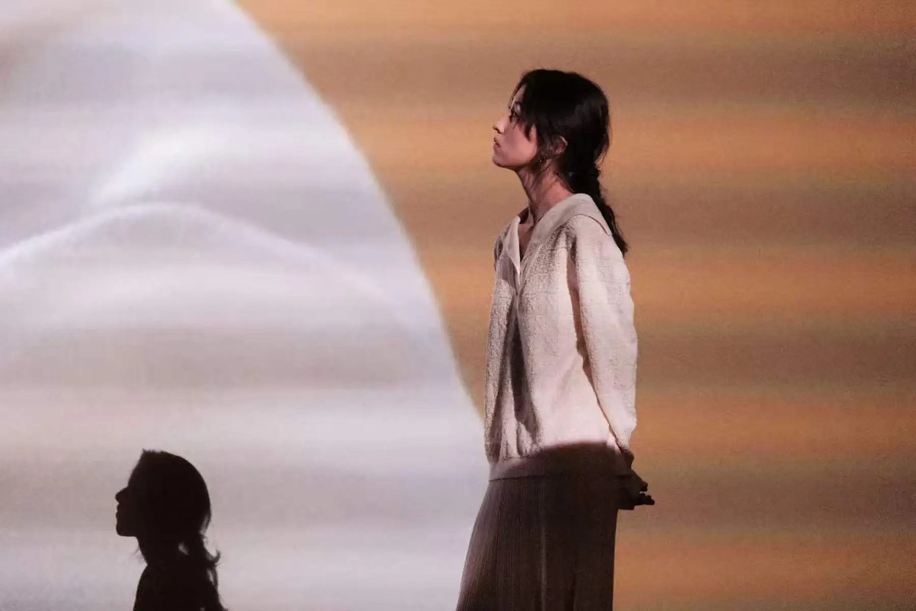 冯提莫回应腋下管理：大家不要对女生那么苛刻