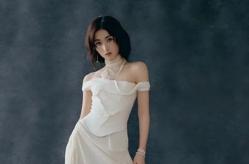 宋宁峰出轨对象Q女士发长文声明：相识于去年大年三十的酒局，当众对她动手动脚