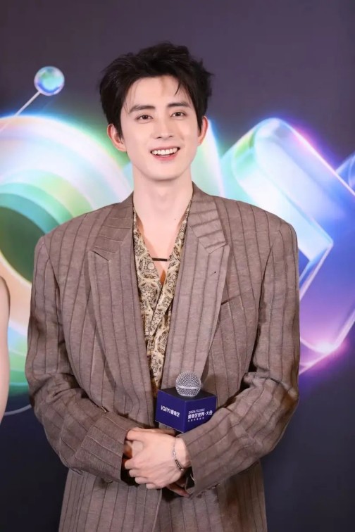 62岁高曙光近况曝光！与江珊离婚后娶王玲，如今婚姻幸福成人生赢家