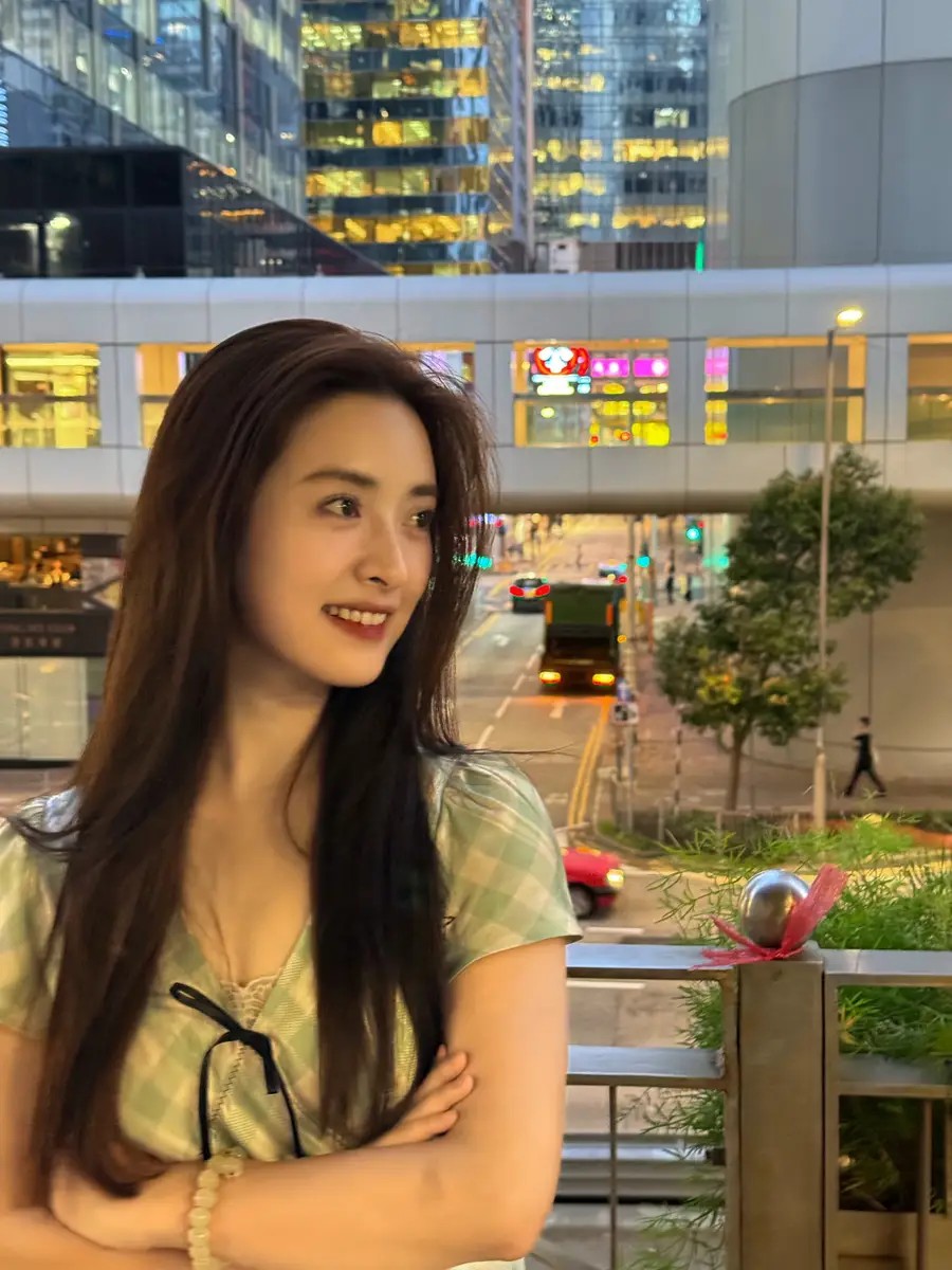 沈腾龙餐馆票房大好，拍电影十年票房400亿没拿过奖？粉丝急了