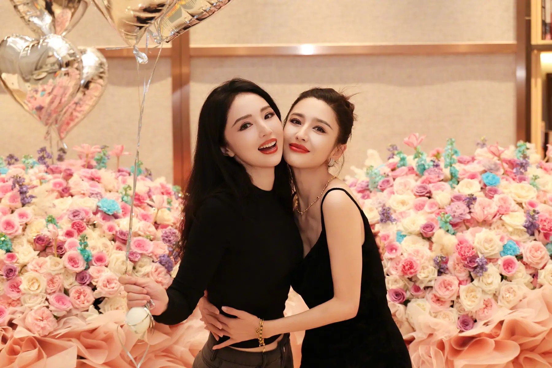 剧评｜男油女呆、丑不忍睹！S+古装大剧《花开锦绣》，彻底烂透了