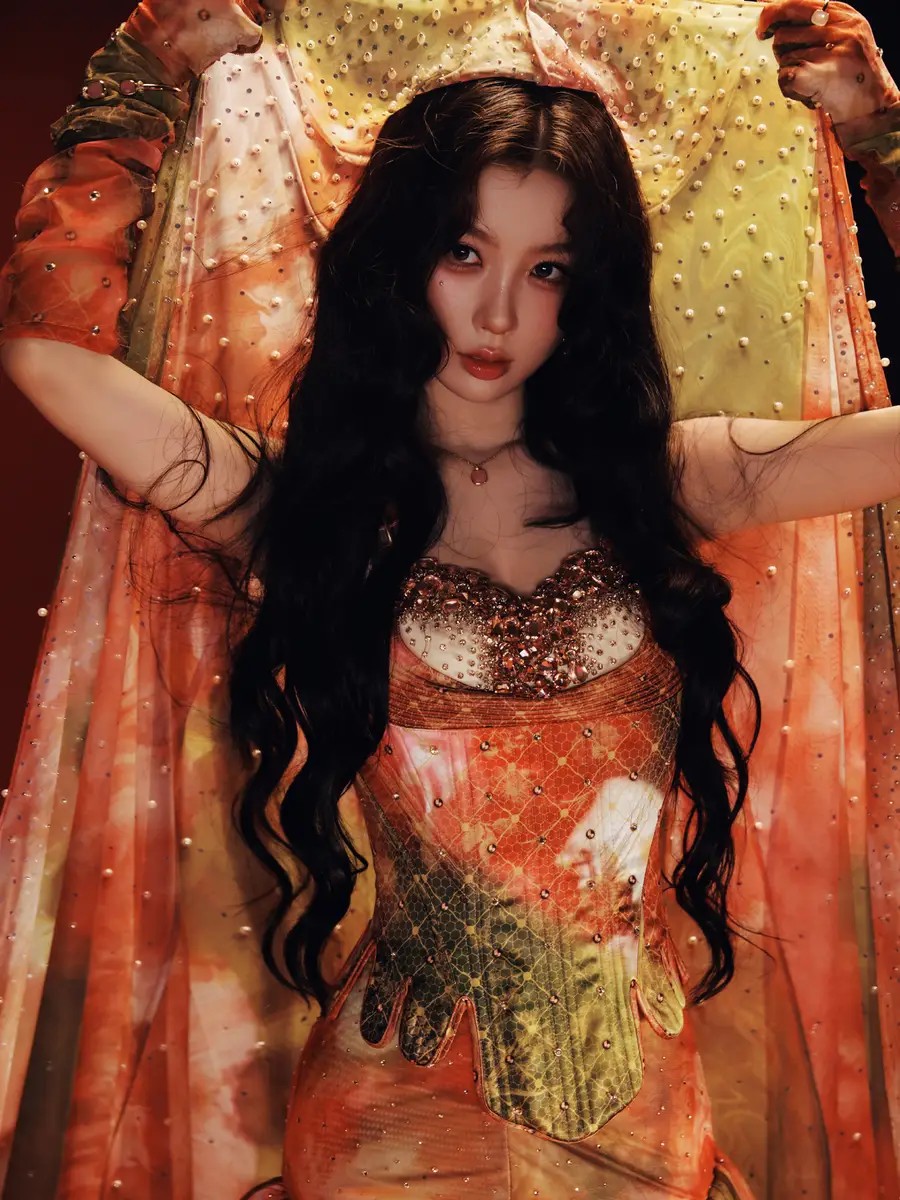 全网心疼！小沈阳女儿沈佳润韩国练舞意外骨折，强忍伤痛坚持完成打歌舞台